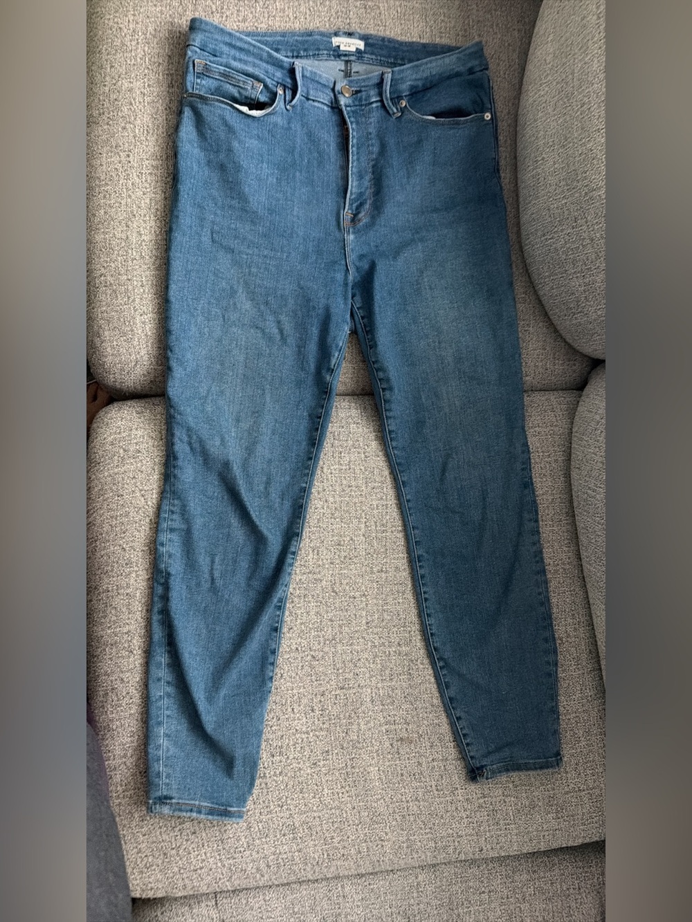 Good American Straight Leg Jeans in Blue Denim